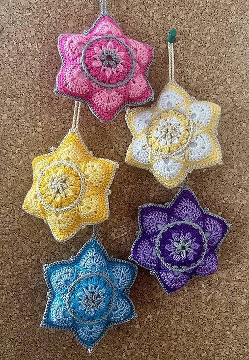 Dekorácie - Handmade háčkované Vianočné dekorácie: Hviezda 11cm - 17084353_