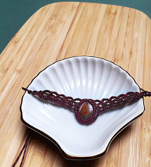 Náhrdelníky - SIMPLE BURGUNDY micro macramé choker - 17090221_