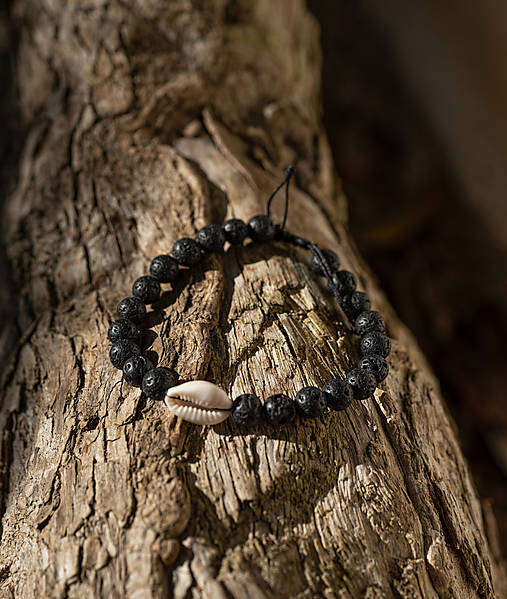 Pánsky náramok z lávoveho kameňa "Ochranný amulet"  (18)