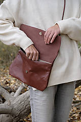 Kabelky - Kožená kabelka s nastaviteľným popruhom (Čokoládová hnedá) - 17099747_