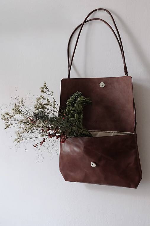 Kabelky - Kožená kabelka s nastaviteľným popruhom (Čokoládová hnedá) - 17099817_