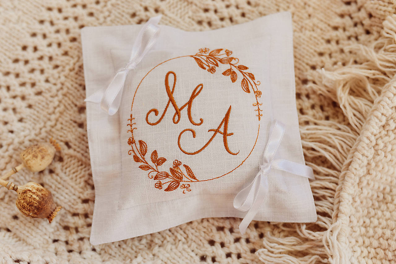 Svadobný vankúšik pod obrúčky (Zlatohnedá)