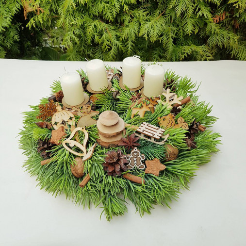 Dekorácie - prírodný adventný veniec 35 cm so sviečkami - 17100116_