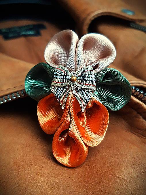 Brošne - Elegancia a la Chanel - brošňa s károvanou mašľou - 17102062_