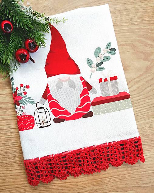Úžitkový textil - Vianočná utierka s háčkovanou krajkou "Škriatkovia" - 17105787_