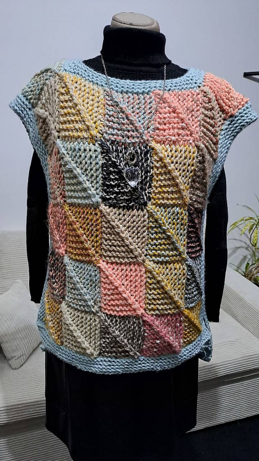 Vesty - Viacfarebná vesta  - 17109009_