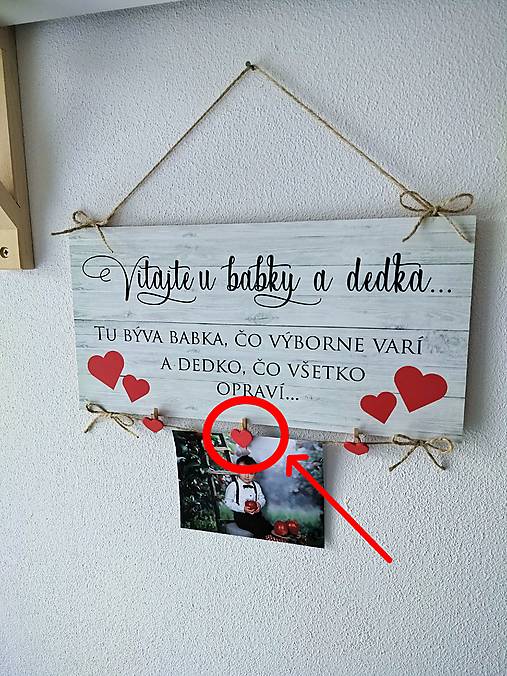 Tabuľka pre starých rodičov vitajte u babky a dedka (1 ks štipce navyše (3 sú v cene))