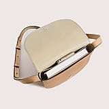 Kabelky - Kožená crossbody kabelka SADDLE MINI | béžová - 17125237_