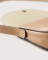Kabelky - Kožená crossbody kabelka SADDLE MINI | béžová - 17125257_