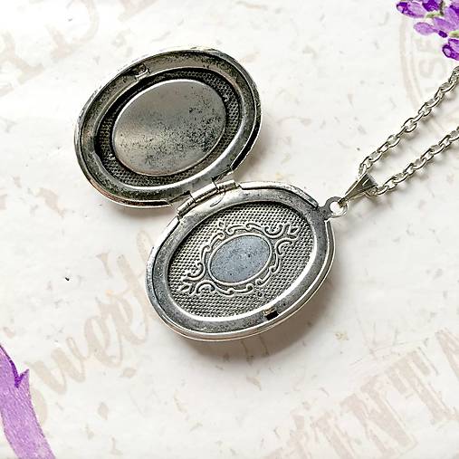 Oval Pyrite Locket Necklace / Oválny otvárací medailón s pyritom E058