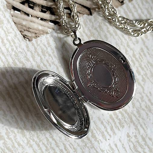 Oval Pyrite Locket Necklace / Oválny otvárací medailón s pyritom E058