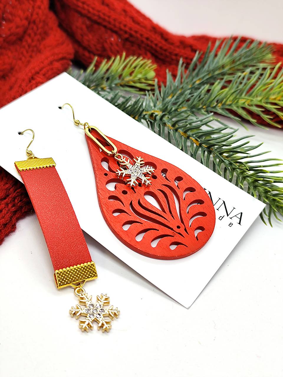 Vianočné asymetrické náušnice "Ela"