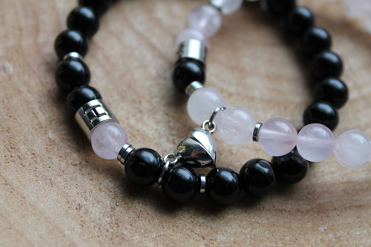  FEELING LOVE s iniciálkami LUX a s magnetickými srdiečkami