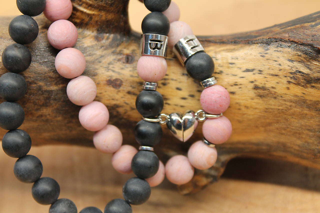 FEELING LOVE s iniciálkami LUX a s magnetickými srdiečkami