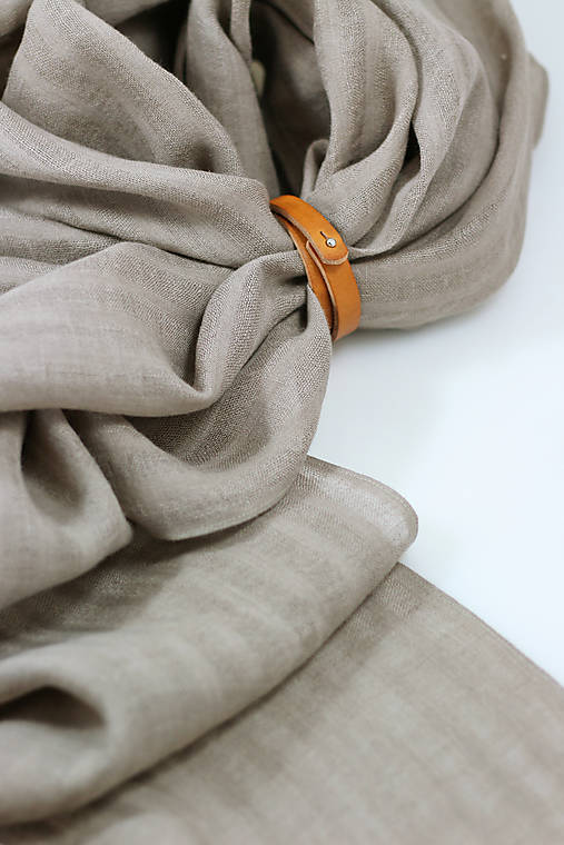 Jemná elegantná ľanová šatka vo farbe latté