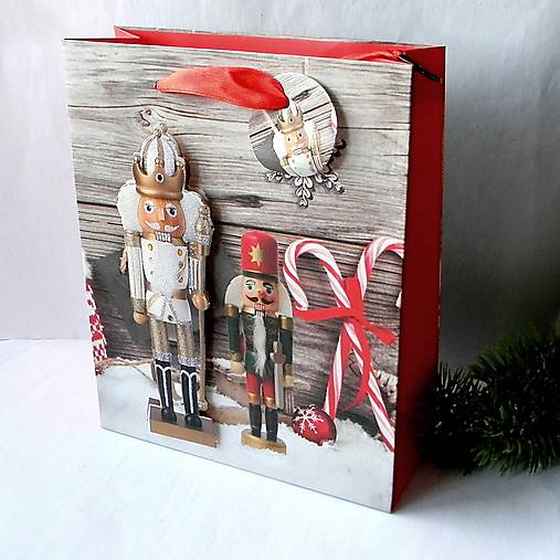 Obalový materiál - Darčeková papierová taška Luskáčik biely 23,5cmx19,5cmx8cm - 17141850_