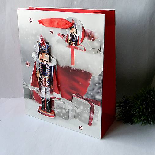 Obalový materiál - Darčeková papierová taška - Luskáčik v plášti 23,5cmx19,5cmx8cm - 17141863_