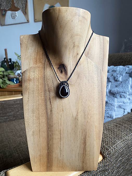 Náhrdelníky - Macrame náhrdelník-čierny achát - 17144059_