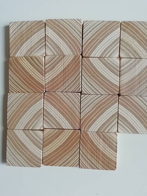 Dekorácie - Drevené plátky - štvorce - 3,8 x 3,8 cm, balenie 15 ks - 17149217_