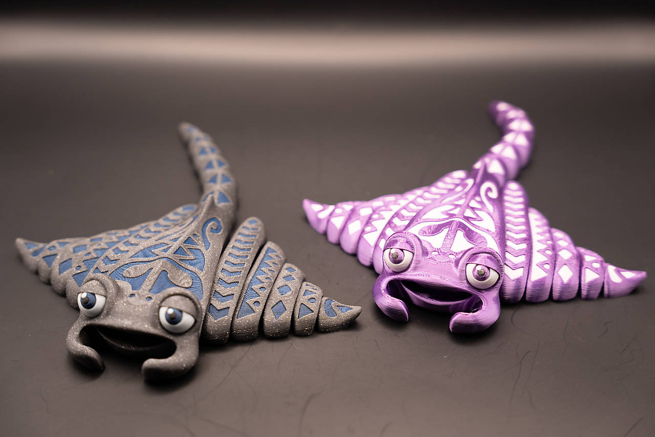 Manta Ray (Raja) – Rozprávkové morské tvory (Fialová)