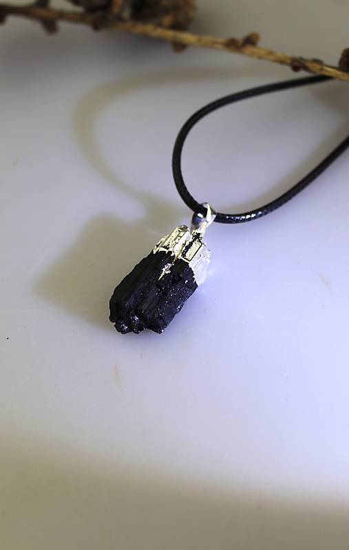 Náhrdelníky - turmalín prívesok - VÝPREDAJ! - 17160795_