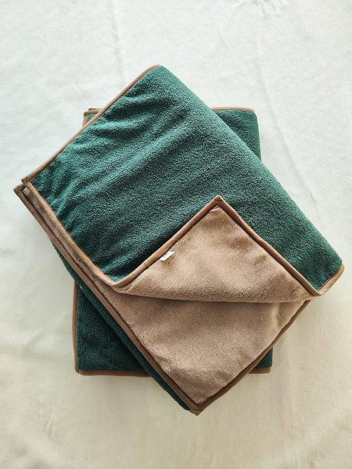 Textil - VLNIENKA prehoz na sedačku, denný prehoz, podložky na gauč na mieru Buclé  Forest Green a Velvet Capucinno - 17165816_