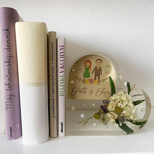 Dekorácie - Spomienkové personalizované srdce zo svadby - živica a skutočné kvety - 17168920_