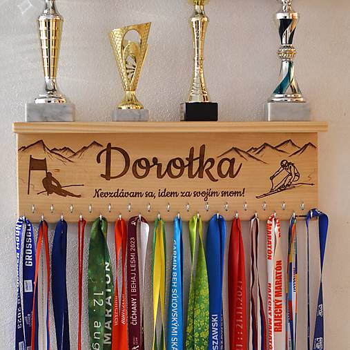Nábytok - Polička pre lyžiarov - 17170288_