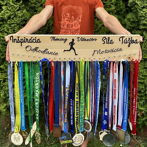Dekorácie - Držiak na medaily-motivácia (75 x 15cm) - 17170401_