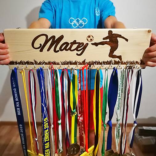 Nábytok - Futbalový vešiak na medaily  - 17170494_