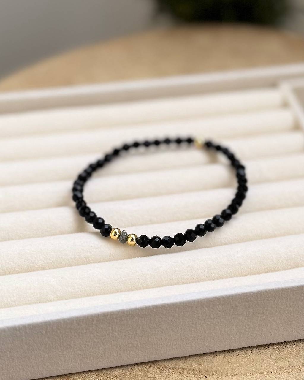 Dámsky náramok Hojnosť a Ochrana (lesklý) - Ónyx a Diamant