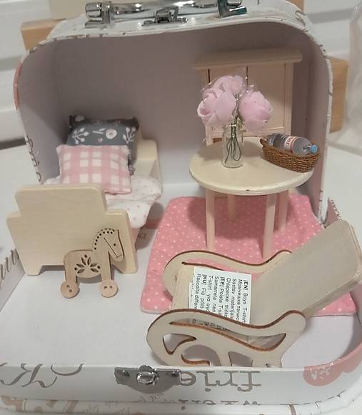 Hračky - Kufrík ako " malý byt "v sladkej ružovej  - 17176542_