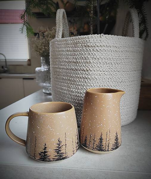 Nádoby - šálka TAJUPLNÝ LES v medovej farbe - 17186170_