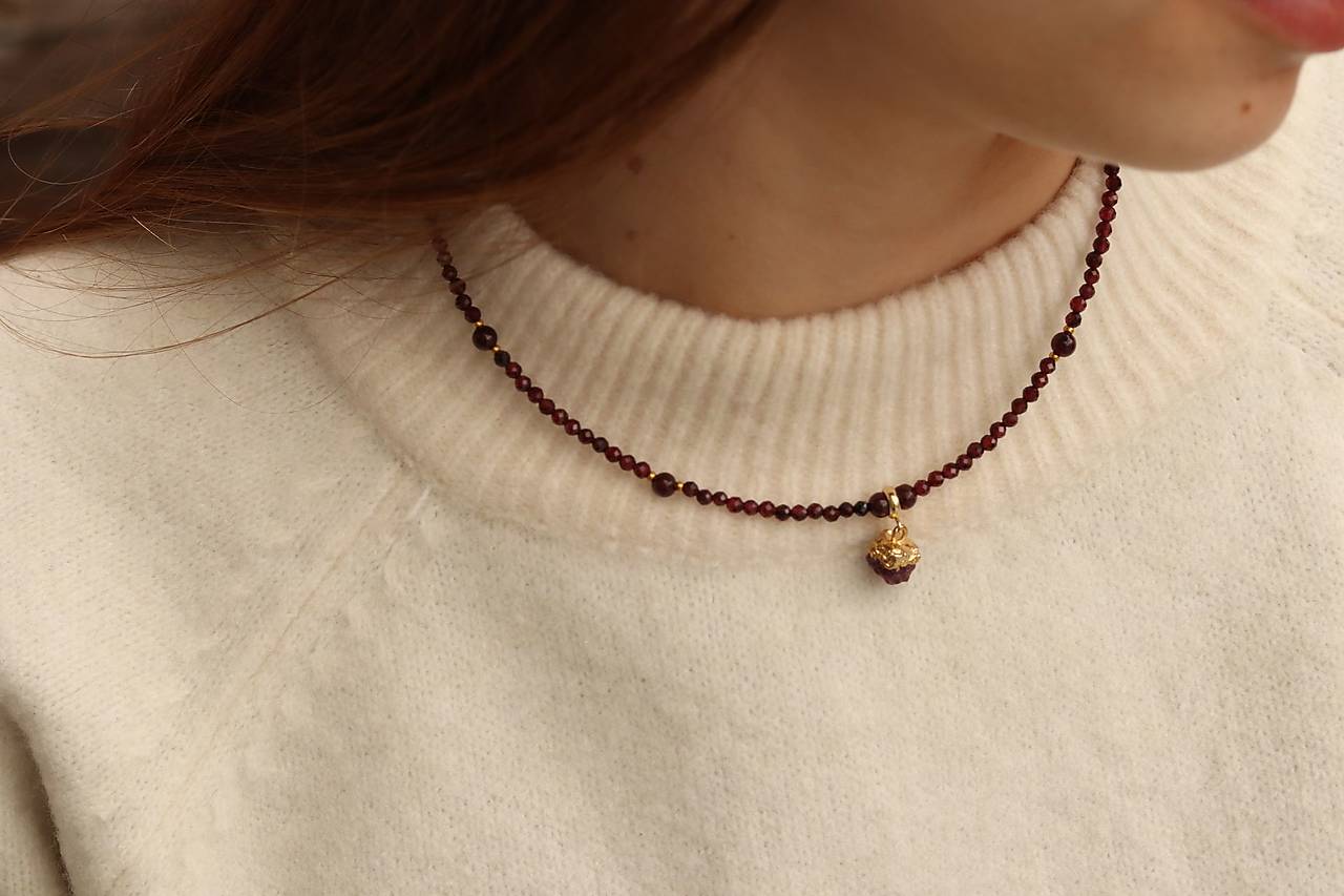 Náhrdelník choker granát