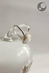 Prstene - Strieborný prsteň s mesačným kameňom - 17190625_