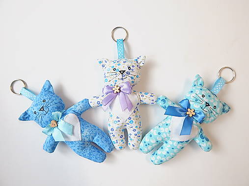 Darčeky pre svadobčanov - Darček pre svadobčanov - mačička, modrá (s menom) (s krúžkom na zavesenie) - 17191484_