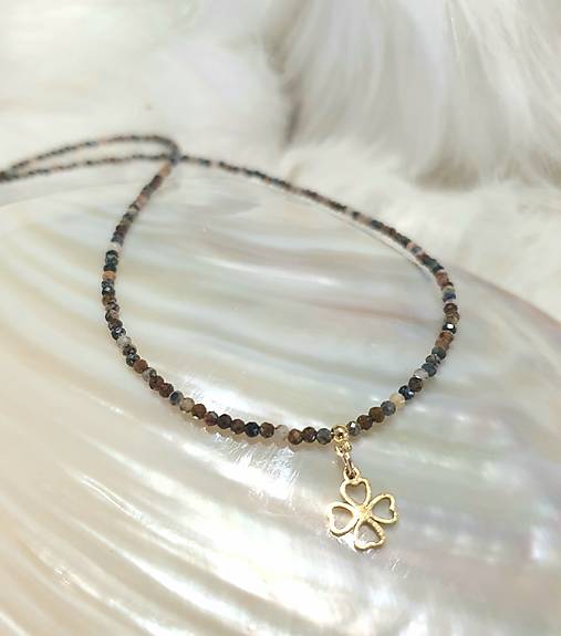 Náhrdelníky - Jemnučký náhrdelník z minerálu pietersite so štvorlístkom - 17198954_