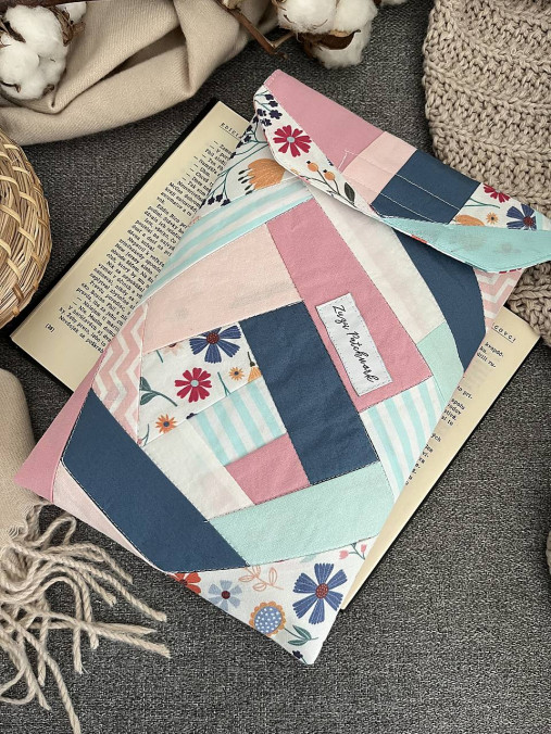 Papiernictvo - Patchwork knihobal, "Kvetinová lúka" - 17203331_
