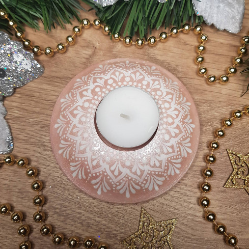 Svietidlá - Drevený, pastelovo marhuľový svietnik - 17202487_