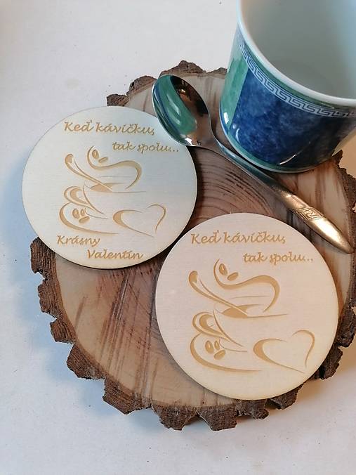 Príbory, varešky, pomôcky - Drevené gravírovane podšálky aj na Valentína - 17204448_