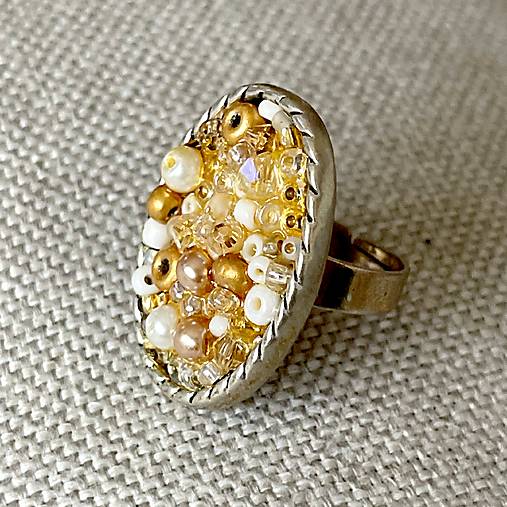 ZĽAVA 50% Gold and White VIntage Silver Ring / Prsteň so zlatými a bielymi korálkami E061