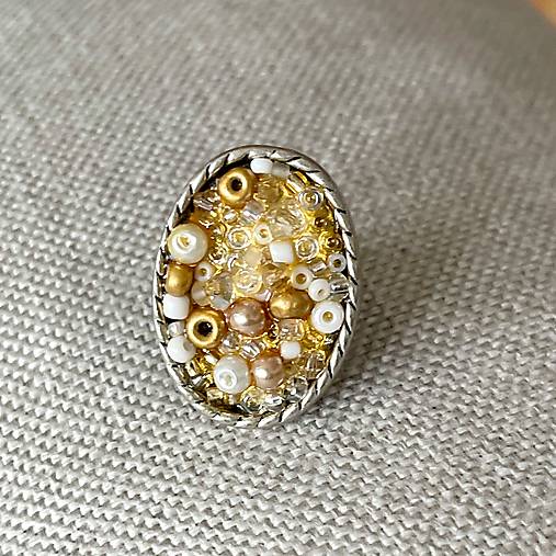 ZĽAVA 50% Gold and White VIntage Silver Ring / Prsteň so zlatými a bielymi korálkami E061
