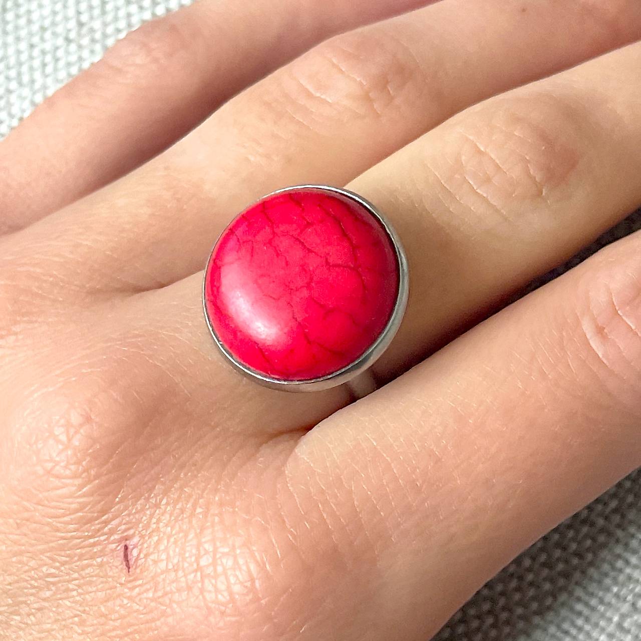 Red Tyrkenite Stainless Steel Ring / Elegantný prsteň s červeným tyrkenitom z chirurgickej ocele E061