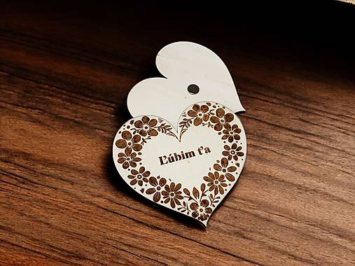 Magnetky - Drevený magnet v tvare srdca s gravírovaným vyznaním 0781 - 17209036_