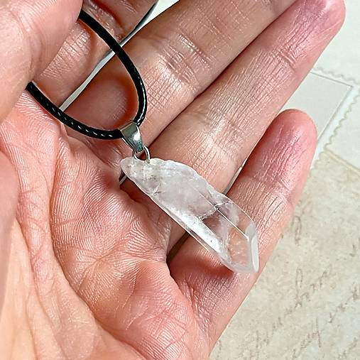 Náhrdelníky - Quartz Necklace / Náhrdelník prírodný krištáľ na povoskovanej šnúrke E062 - 17209538_