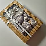 Dekorácie - Autorský vianočný oriešok - "Myší kožíšek" (šedé) - 17216459_