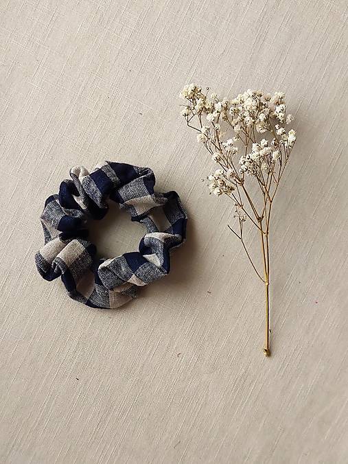 Ozdoby do vlasov - Ľanová scrunchie  (Modrá kocka) - 17215536_