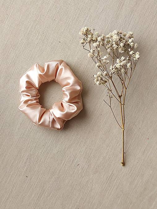 Ozdoby do vlasov - Saténová scrunchie  (Goldpink) - 17215597_