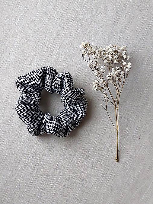 Ozdoby do vlasov - Károvaná scrunchie  (Malá kohútia stopa) - 17215625_