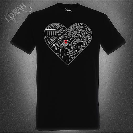 Topy, tričká, tielka - Personalizované tričká s mapou - Vaše miesto lásky v srdci (Unisex - 2XL - Čierna) - 17216456_